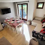 Cascades, 3 Bedroom With Shared Pool. *