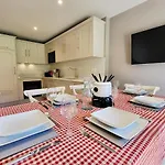 Cascades, 3 Bedroom With Shared Pool. *