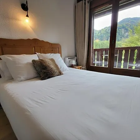 Cascades, 3 Bedroom With Shared Pool. Casa vacanze Samoëns