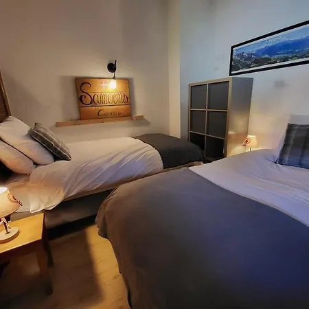 Casa vacanze Cascades, 3 Bedroom With Shared Pool. *