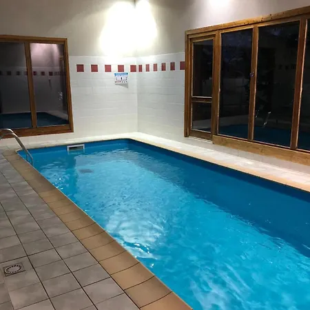 Casa vacanze Cascades, 3 Bedroom With Shared Pool. Samoëns