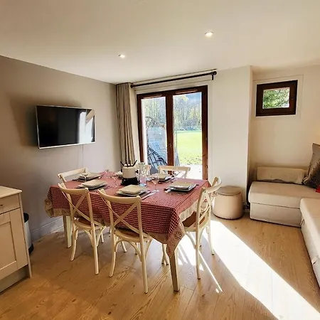 Cascades, 3 Bedroom With Shared Pool. Casa vacanze