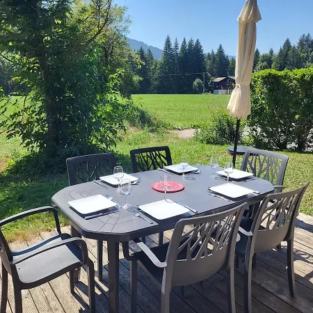 Casa vacanze Cascades, 3 Bedroom With Shared Pool. *