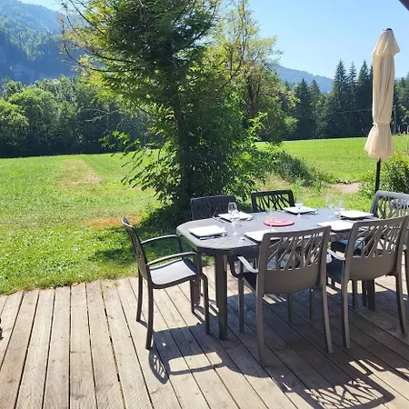 Cascades, 3 Bedroom With Shared Pool. Casa vacanze