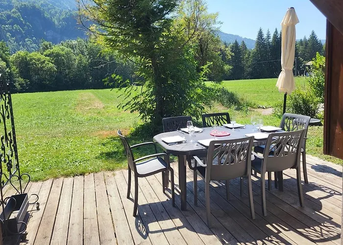 Cascades, 3 Bedroom With Shared Pool. בית נופש Samoëns