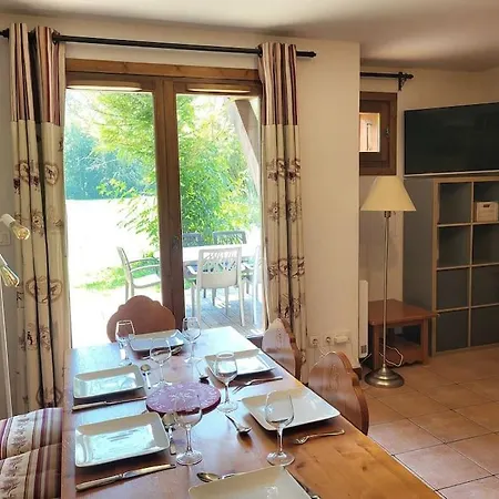 Holiday home Cascades, 3 Bedroom Chalet With Shared Pool. Samoens