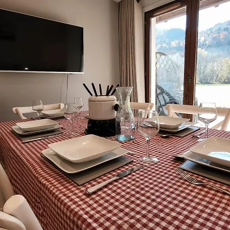 Cascades, 3 Bedroom With Shared Pool. Prázdninový dům Samoëns