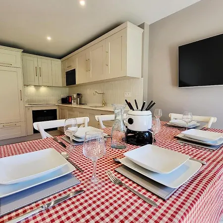 Cascades, 3 Bedroom With Shared Pool. *