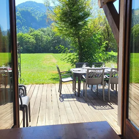 Cascades, 3 Bedroom With Shared Pool. Prázdninový dům